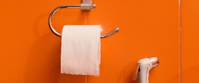 الأطباء يحذرون من استخدام ورق المرحاض