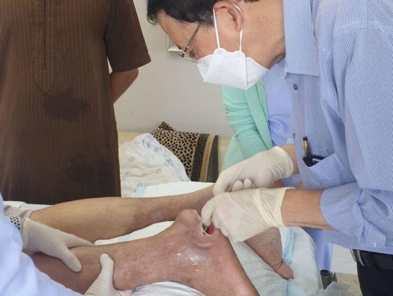 علاج القدم السكري والجروح في تايلاند 2024 بدون بتر بأفضل مستشفيات بانكوك